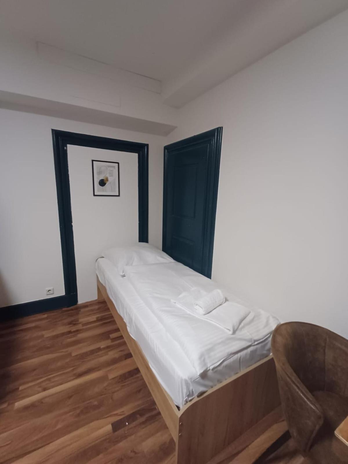Crown Living Villa Blumenau Studios, Smarttv, Parkplatz Лустенау Екстер'єр фото