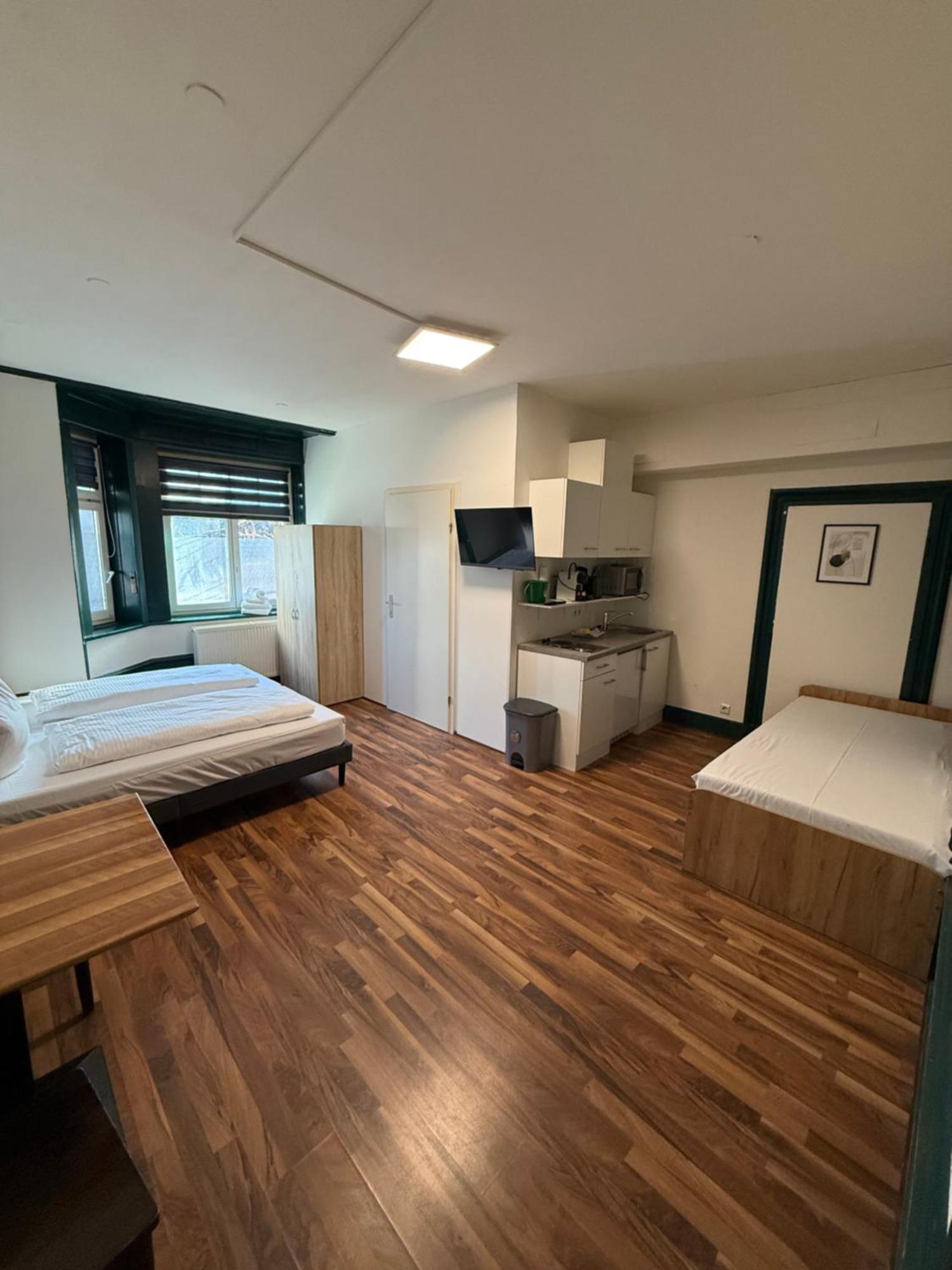 Crown Living Villa Blumenau Studios, Smarttv, Parkplatz Лустенау Екстер'єр фото