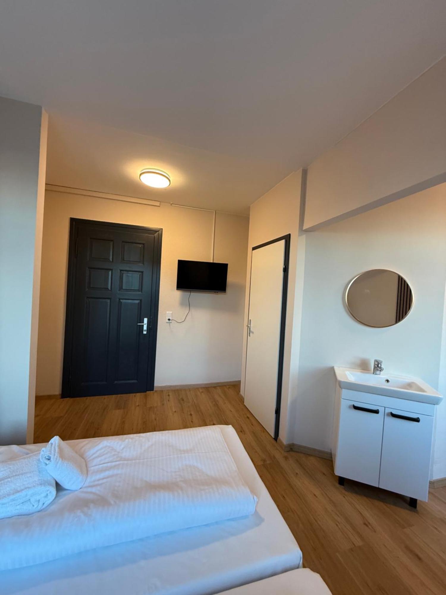 Crown Living Villa Blumenau Studios, Smarttv, Parkplatz Лустенау Екстер'єр фото