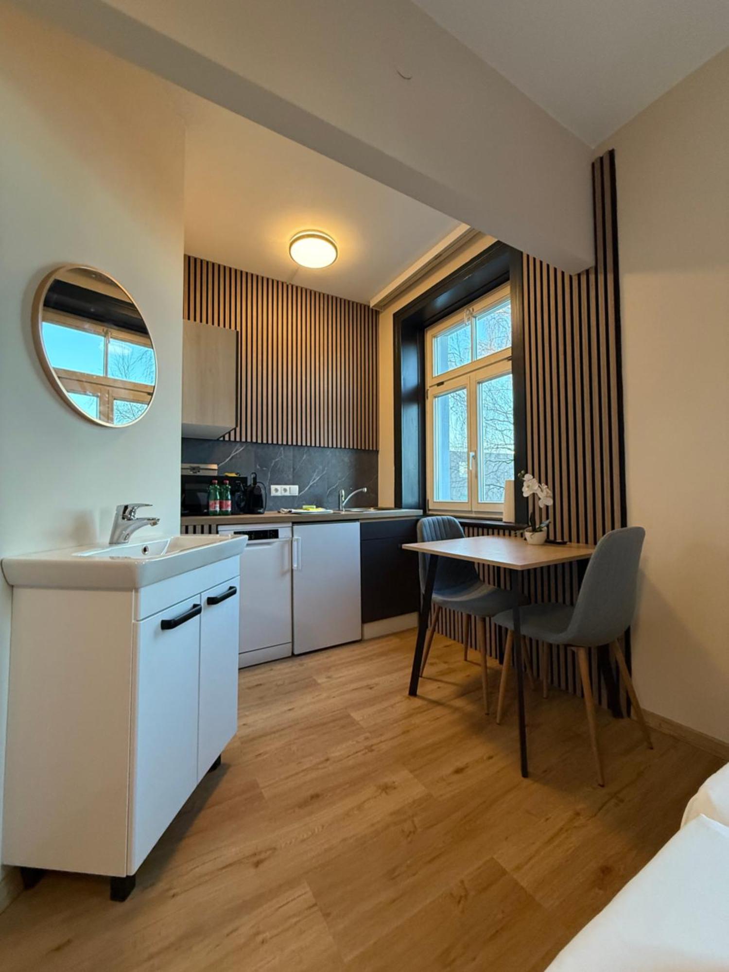 Crown Living Villa Blumenau Studios, Smarttv, Parkplatz Лустенау Екстер'єр фото