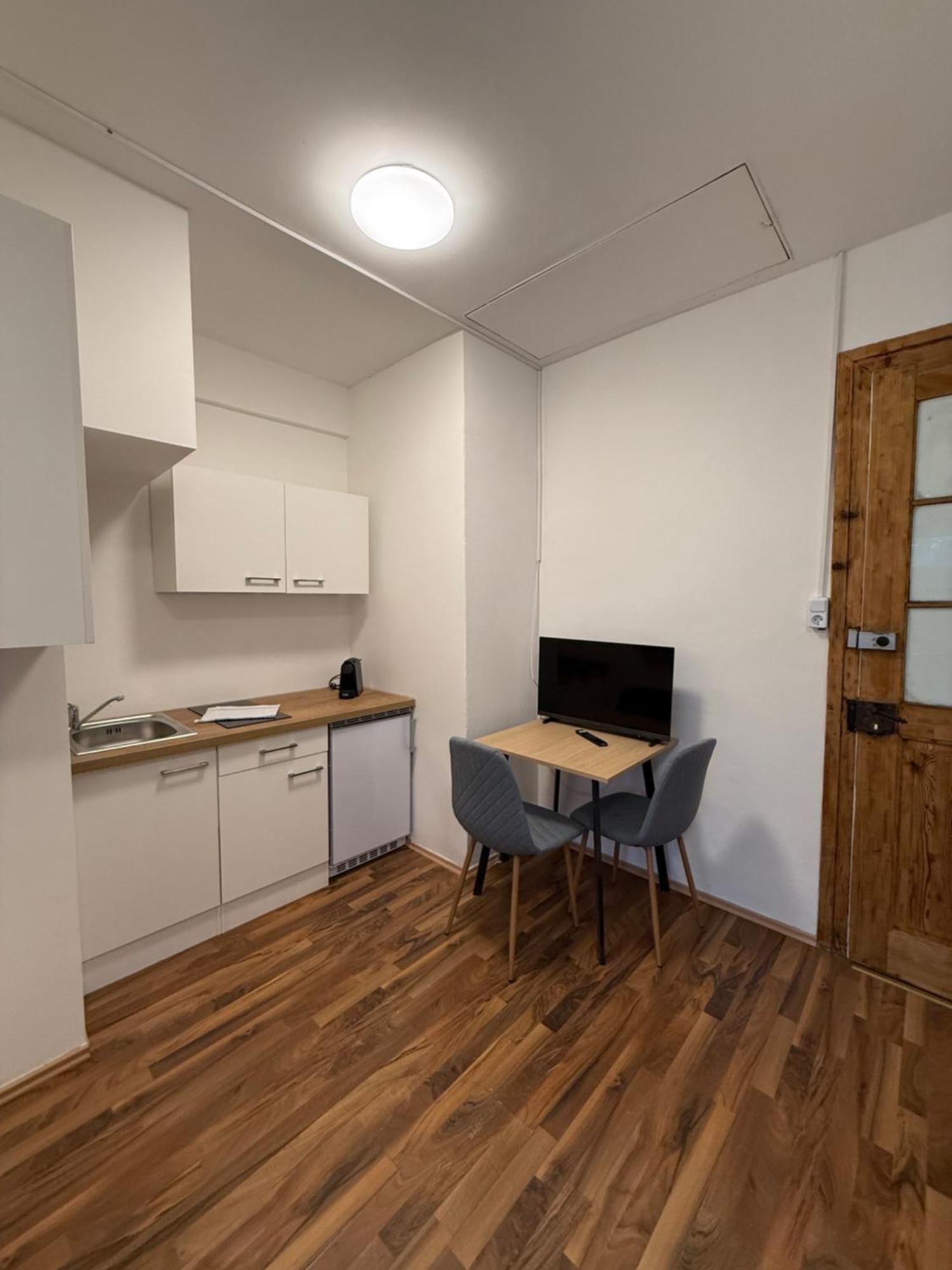 Crown Living Villa Blumenau Studios, Smarttv, Parkplatz Лустенау Екстер'єр фото